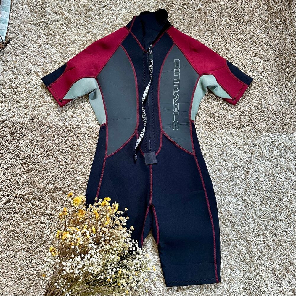 Pinnacle Spirit Women's 3mm Wetsuit Shorty Medium Large ML Red Black Gray
